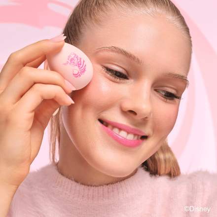 Hubka na make-up Alice in Wonderland essence