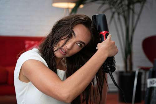 Večnamenska sušilna krtača One-Step Blow-Dry Multi Styler 3-v-1 REVLON