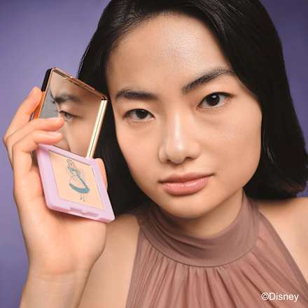 Kompakt Puder Disney Alice In Wonderland Luminizing C01 Slightly Confused CATRICE