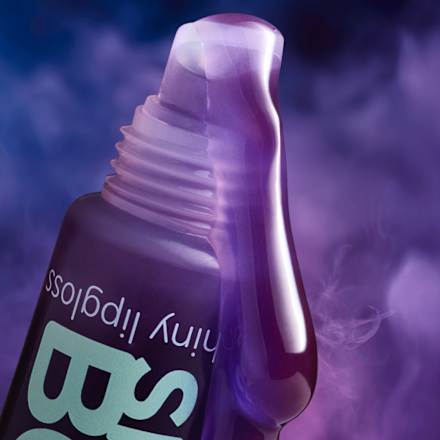 Lesk na pery Shiny Spooky Bomb - 01 BOO!Berry Kiss! essence