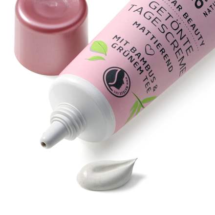 Színezett nappali arckrém Clear Beauty alverde NATURKOSMETIK