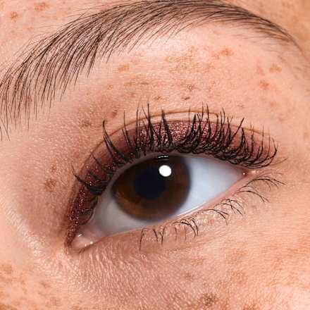 Kajalová ceruzka na oči Jewel Glide Effect - 050 Ruby Crystals CATRICE