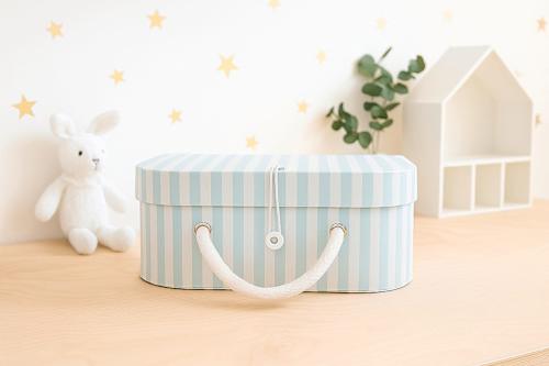 Spielkoffer aus Pappe, gestreift, mint/offwhite (19,7x15x8,5 cm) Cleoleo