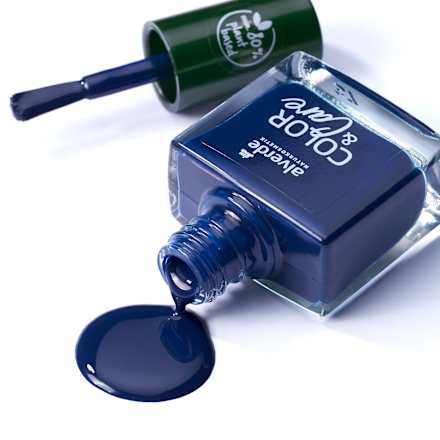 Lak za nohte Color & Care, 210 Night Blue alverde NATURKOSMETIK