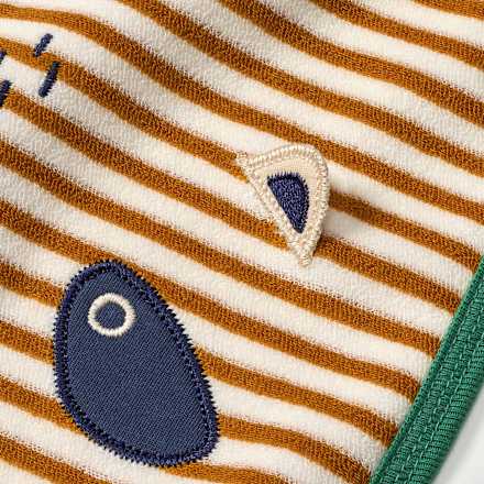 Lätzchen mit 3D-Waschbär-Applikation, braun & grün ALANA