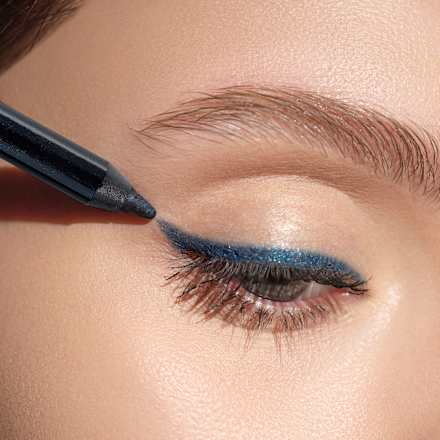metalická tužka na oči Long-Lasting, 33 Metallic Universe ARTDECO