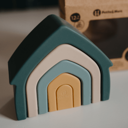 Silikónová skladacia hračka domček Misty Green - 12m+ Petite&Mars