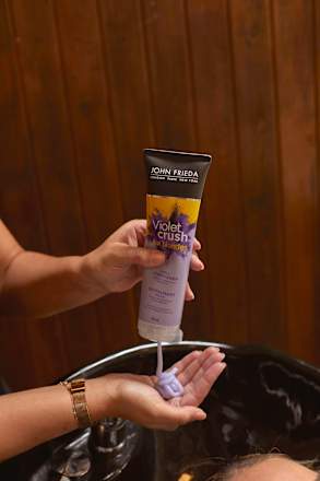 Odżywka przeciw żółknięciu włosów Violet Crush John Frieda