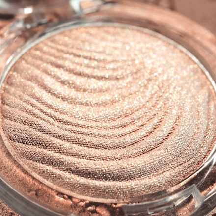 Highlighter Bouncy Aura Glam 010 Moonlit Sand CATRICE