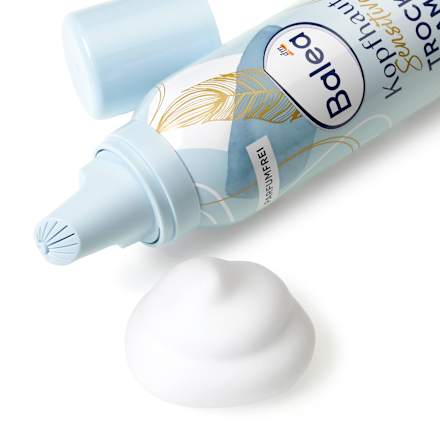 Suhi šampon v peni Kopfhaut Sensitive Balea