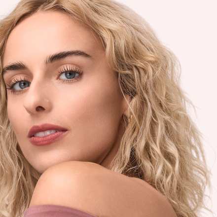 Pomadka matowa do ust Blur-Real Matte Lipstick 020 Taupe Tension CATRICE