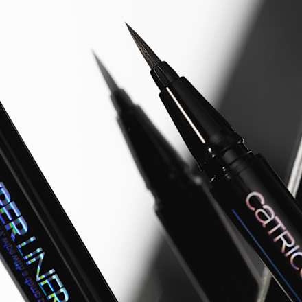 Kredka do oczu Hyper Liner Brush 010 Classic Black CATRICE