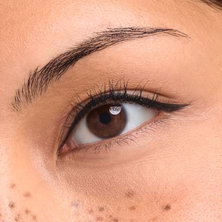 Eyeliner w pędzelku Hyper Liner 010 Classic Black CATRICE