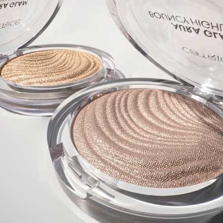 Rozjasňovač Aura Glam Bouncy - 010 Moonlit Sand CATRICE