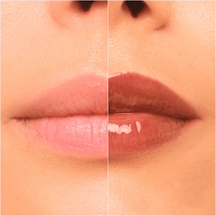 Lesk na pery Filler Supreme - 090 Say Less, Serve More CATRICE