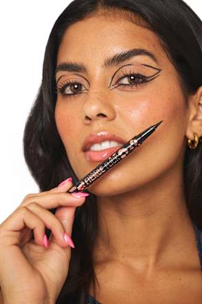 Eyeliner Pen Fierce Flick Felt Black REVOLUTION