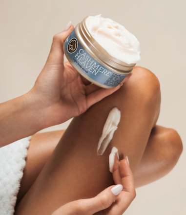 Lahko maslo za telo Body Hugs Cashmere Heaven AFRODITA