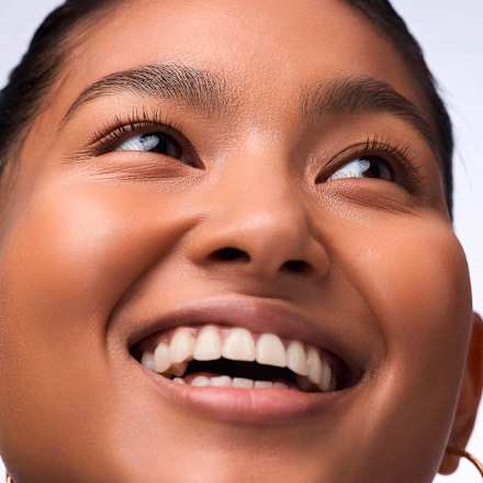 řasenka voděodolná Glam & Doll Volume Brown, hnědá CATRICE