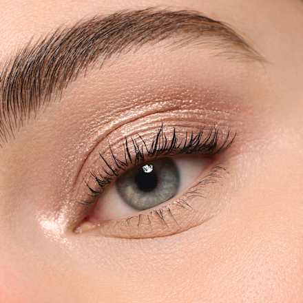 oční stíny perleťové 02 Silky Taupe essence