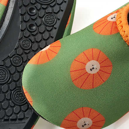 Badeschuhe mit Löwen-Muster, grün + orange, Gr. 23/24 PUSBLU