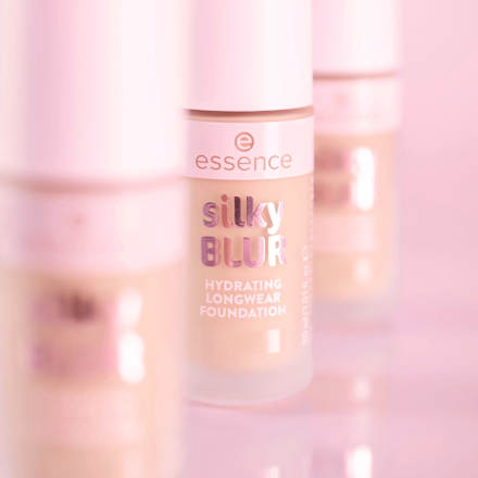 Foundation Silky Blur Hydrating Longwear 170 essence