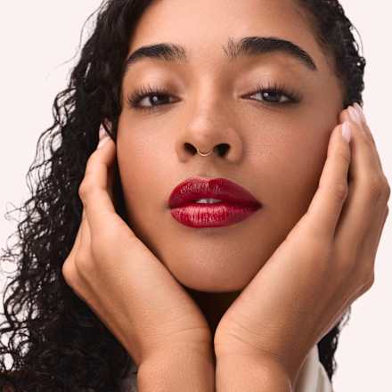 Pomadka nabłyszczająca do ust Glass Like Gloss Stick 040 Red Carpet Game CATRICE