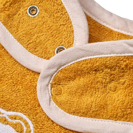 Lätzchen mit Ärmel & Schaf-Applikation, gelb ALANA