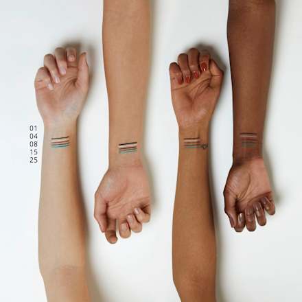 kajalová tužka na oči 01 black essence