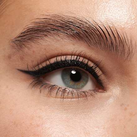 kajalová tužka na oči 01 black essence