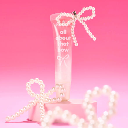 All About That Bow sjaj za usne - 01 Kiss 'n Bow essence