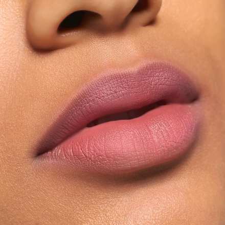 Lippenstift Blur Soufflé Matte Lip Cream 09 Ghost Typing essence