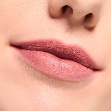 Lippenstift Blur Soufflé Matte Lip Cream 09 Ghost Typing essence