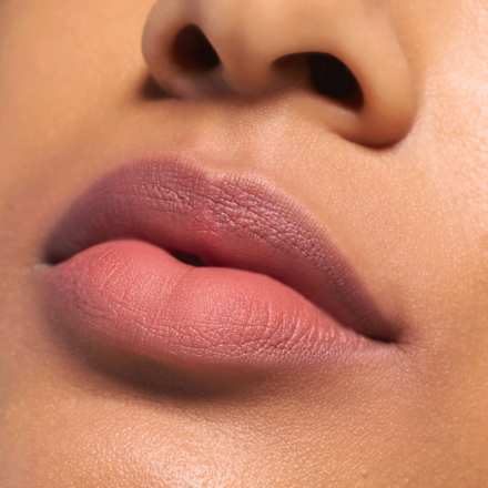 Lippenstift Blur Soufflé Matte Lip Cream 10 Status Toast essence