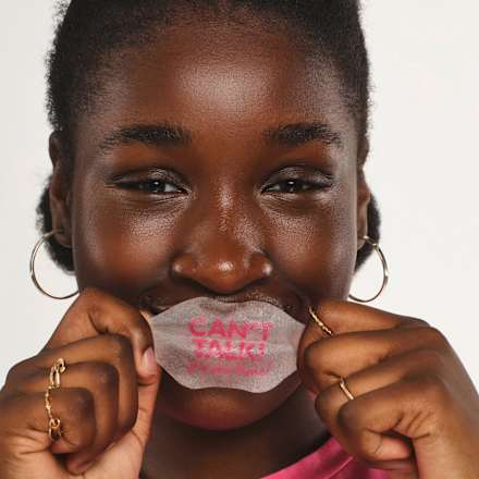 Lippenmaske Lip Sheet Mask 01 Can`t Talk! It´s Me Time! essence