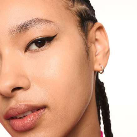 Liquid Eyeliner Ink 01 essence