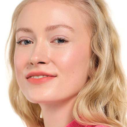 Pomadka do ust Blur Soufflé Matte 03 Hot Offline essence