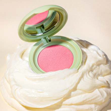 Blush Cream Pistachio Cream Delight C02 Strawberries & Cream CATRICE