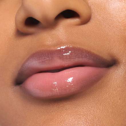 The Super Peptide Glossy Treatment sjaj za usne - 07 Sugardorable! essence