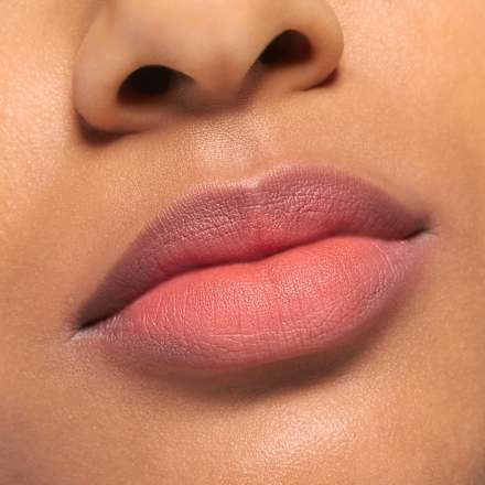 Blur Soufflé Matte tečni ruž za usne - 03 Hot Offline essence