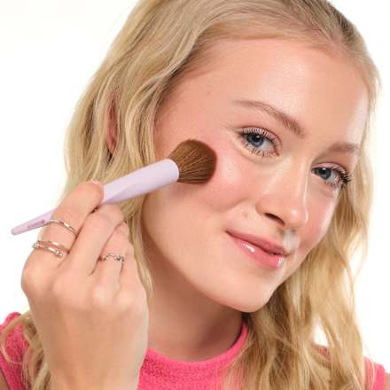 Rouge & Highlighter Pinsel 01 It's Glow Time essence