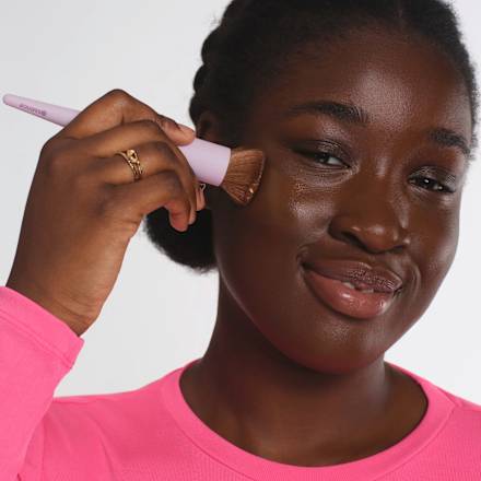 štětec na make-up 01 Buff away your problems essence