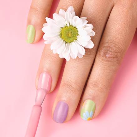 lak nehty Insta-Dri Flower Powder 145 Sally Hansen