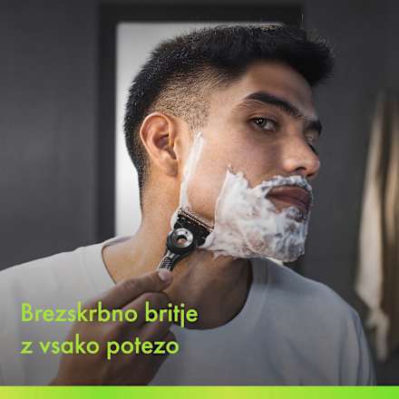 Pánsky holiaci strojček Labs + 3 NH a stojan Gillette