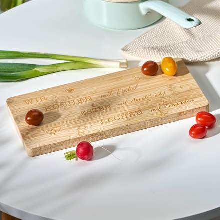 Bambusbrettchen mit Spruch "wir kochen mit Liebe" (28x13 cm) BOLTZE