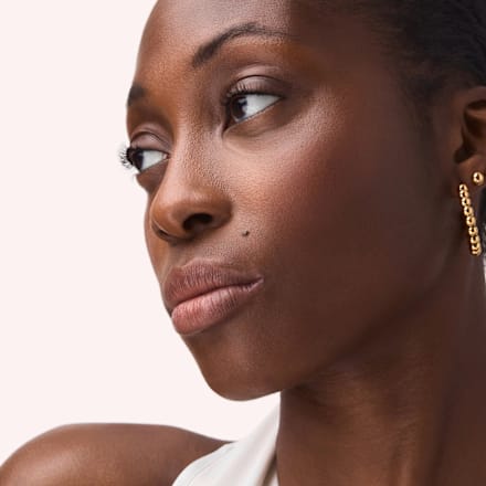 Kremasto rumenilo Velvet Pudding – 010 Raspberry Fudge CATRICE