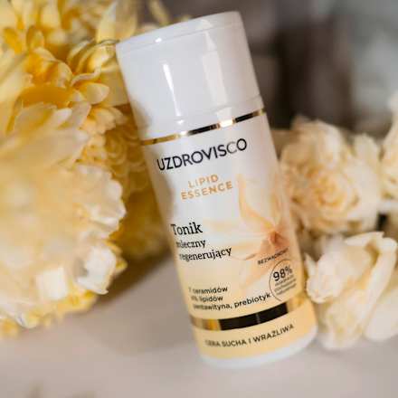 Tonik mleczny regenerujący Lipid Essence UZDROVISCO