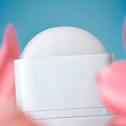 balzám na rty Egg-Cellent Easter C02 Blueberry Sugar Pop CATRICE