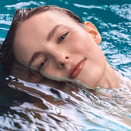 Sjajilo za usne peptide The Little Mermaid – 02 Seaside Romance essence