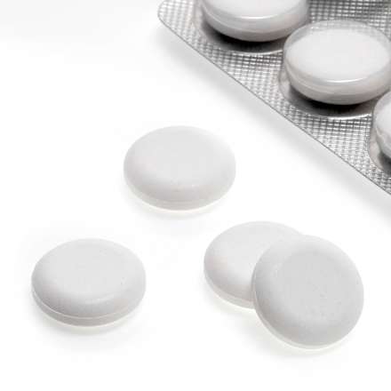 Prehransko dopolnilo z magnezijem, vitaminom C, vitaminom B6 in vitaminom B12 v obliki tablet, s sladili Mivolis