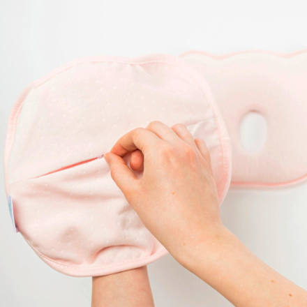 Pernă roz pentru bebeluși babysnugg